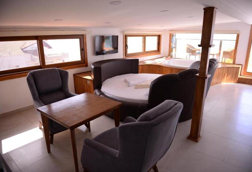 带1个卧室的顶楼公寓, George S Boutique