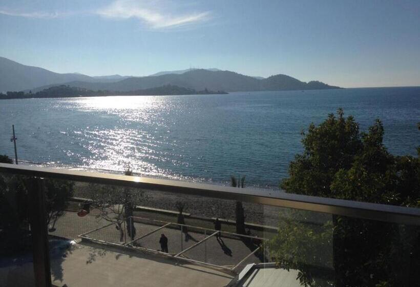 带1个卧室的顶楼公寓, George S Boutique