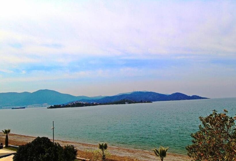 带1个卧室的顶楼公寓, George S Boutique