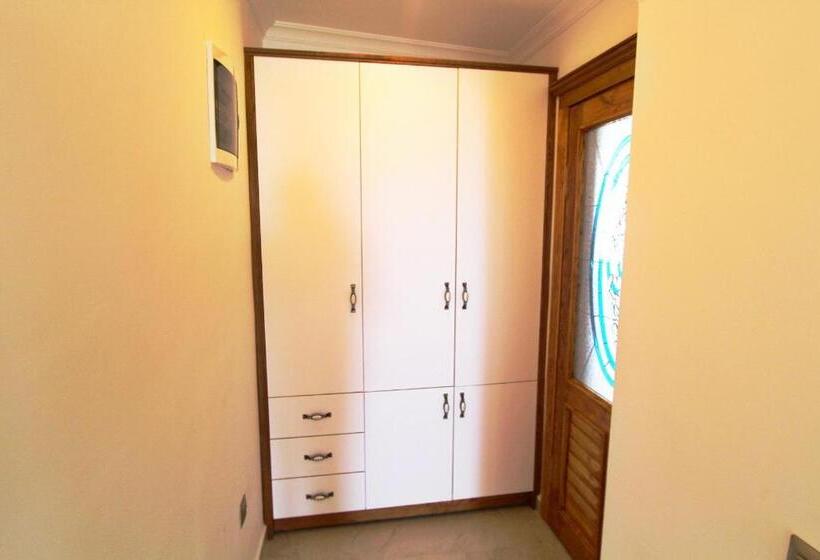 带1个卧室的顶楼公寓, George S Boutique