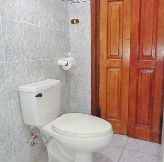 اتاق لوکس با بالکن و چشمانداز دریا, Livingston Resort