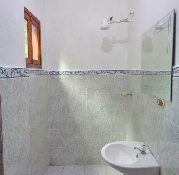 اتاق لوکس با بالکن و چشمانداز دریا, Livingston Resort