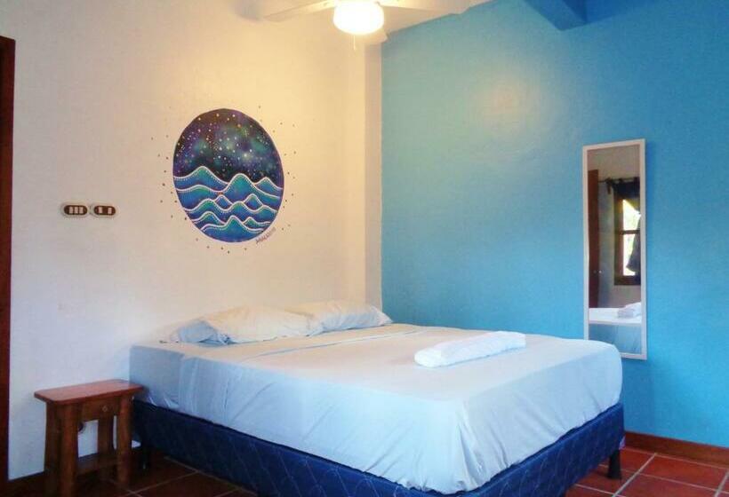 اتاق لوکس با بالکن و چشمانداز دریا, Livingston Resort