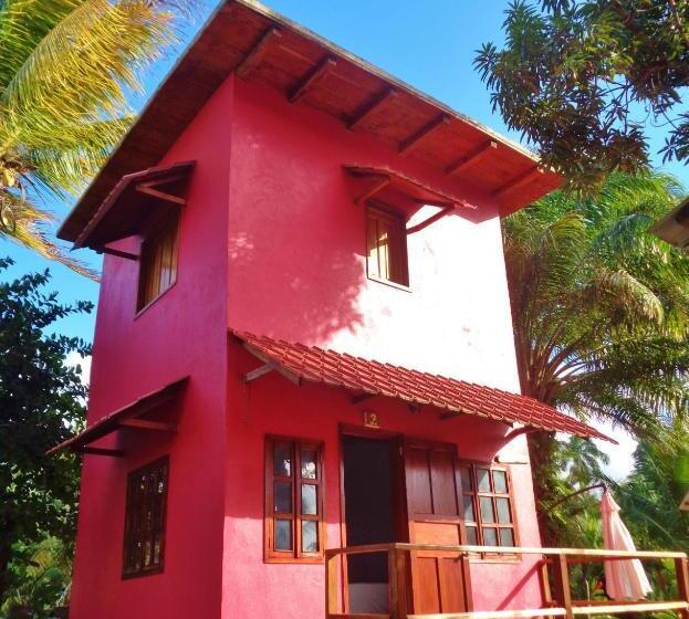 اتاق استاندارد سه تخته با چشمانداز استخر, Livingston Resort