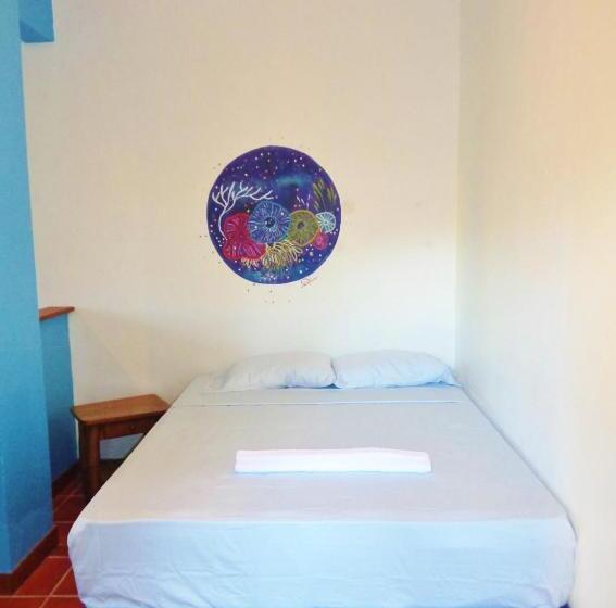 اتاق استاندارد چهارنفره با چشمانداز باغ, Livingston Resort