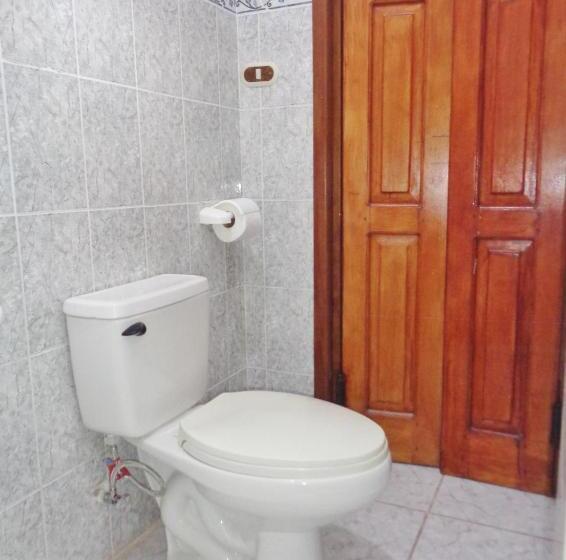 اتاق استاندارد سه تخته با چشمانداز باغ, Livingston Resort