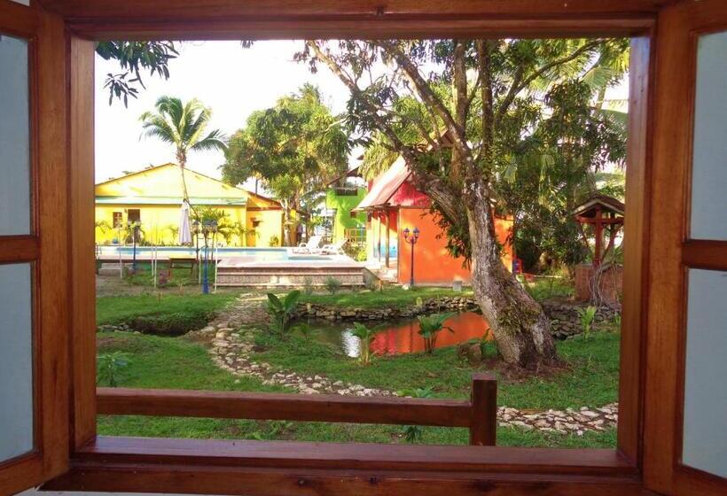 اتاق استاندارد سه تخته با چشمانداز باغ, Livingston Resort