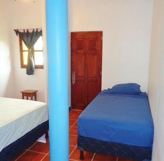 اتاق استاندارد سه تخته با چشمانداز باغ, Livingston Resort