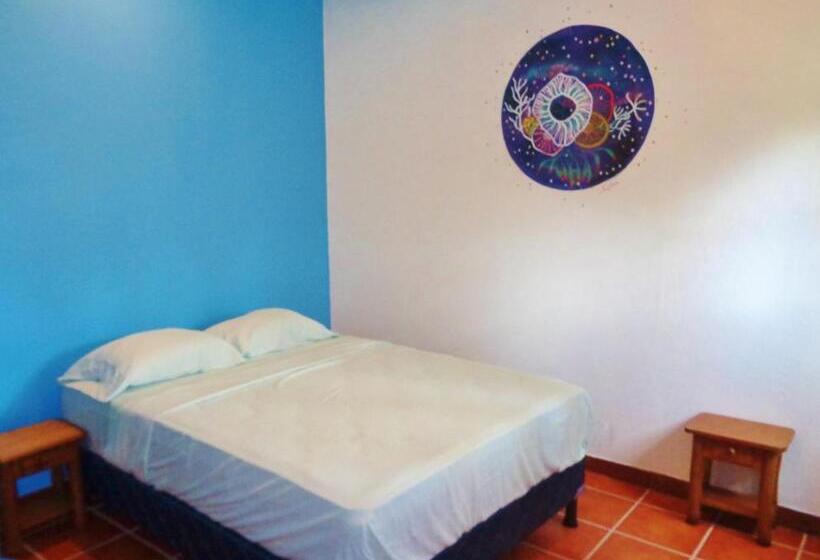 اتاق استاندارد سه تخته با چشمانداز باغ, Livingston Resort