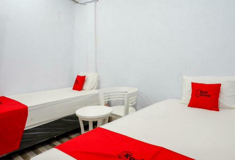 Номер Стандарт, Reddoorz Plus At Hawai Inn Near Mall Of Panakukang