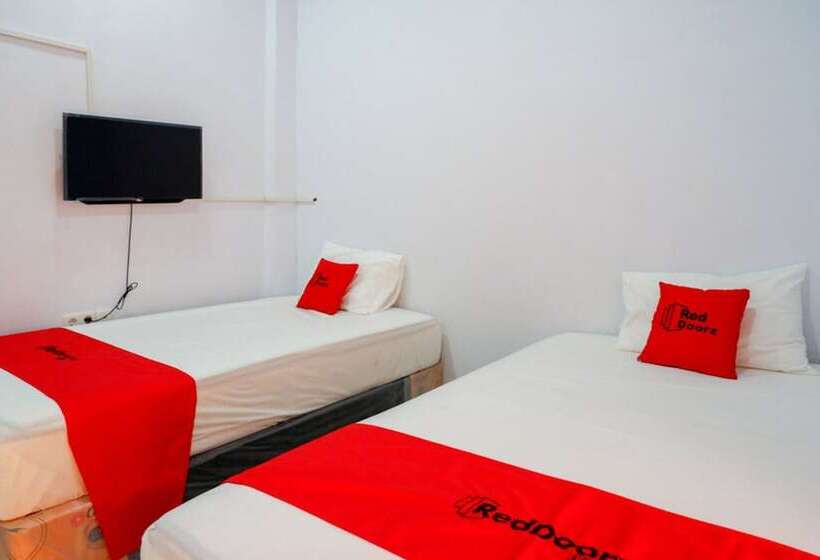 Номер Стандарт, Reddoorz Plus At Hawai Inn Near Mall Of Panakukang