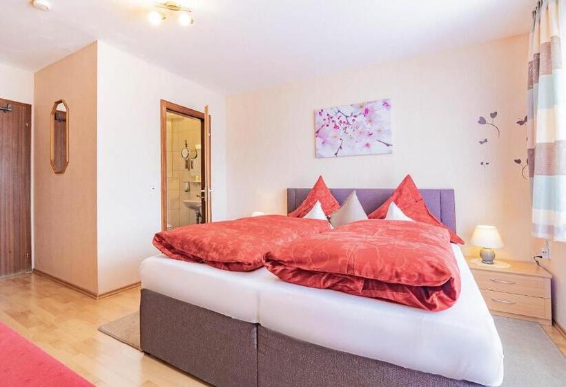 חדר סטנדרט עם מרפסת, Landhaus Heimisch Bed & Breakfast