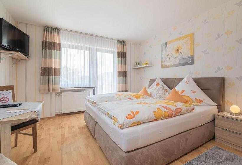 חדר סטנדרט עם מרפסת, Landhaus Heimisch Bed & Breakfast