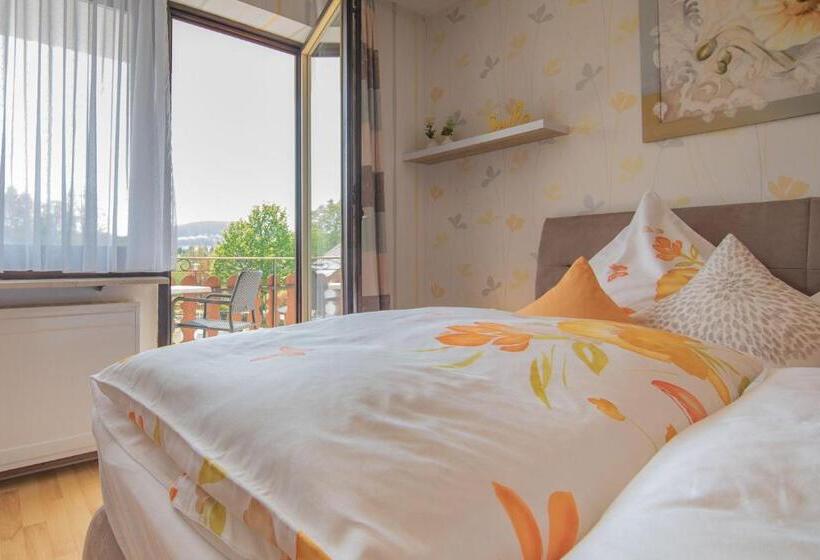 חדר סטנדרט עם מרפסת, Landhaus Heimisch Bed & Breakfast