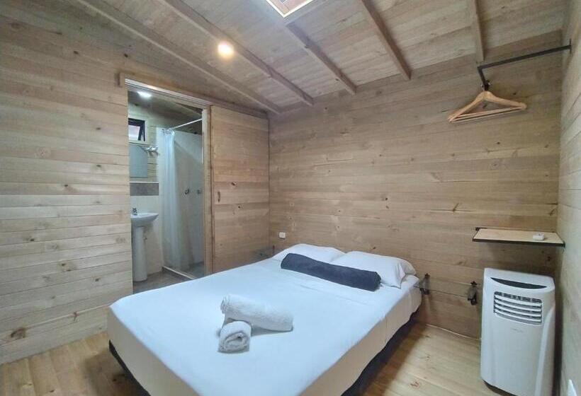 חדר דלוקס, Cloud9 Hostel
