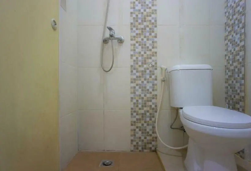 デラックスルーム, Oyo Life 2366 Gatsu Kost