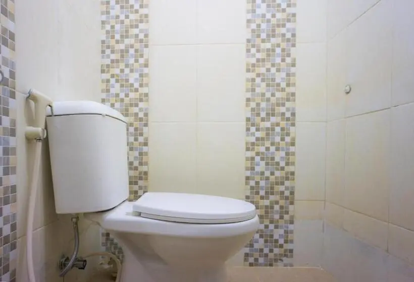 デラックスルーム, Oyo Life 2366 Gatsu Kost