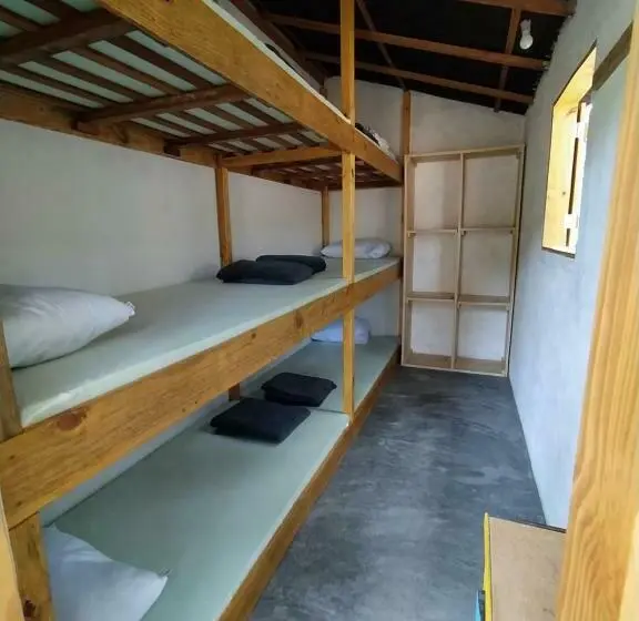 ルームシェアのワンベッド, Kombi Hostel Camping