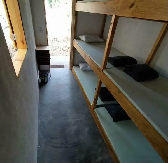 ルームシェアのワンベッド, Kombi Hostel Camping