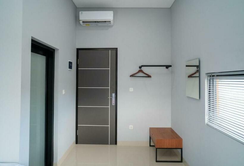 Номер Superior, Reddoorz Near Sindu Kusuma Edupark 3