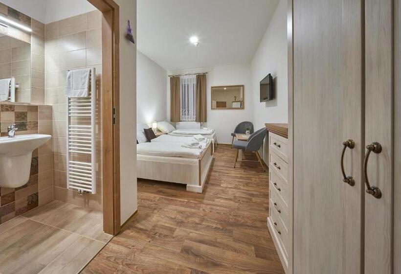 غرفة قياسية ثلاثية, Pension Varta