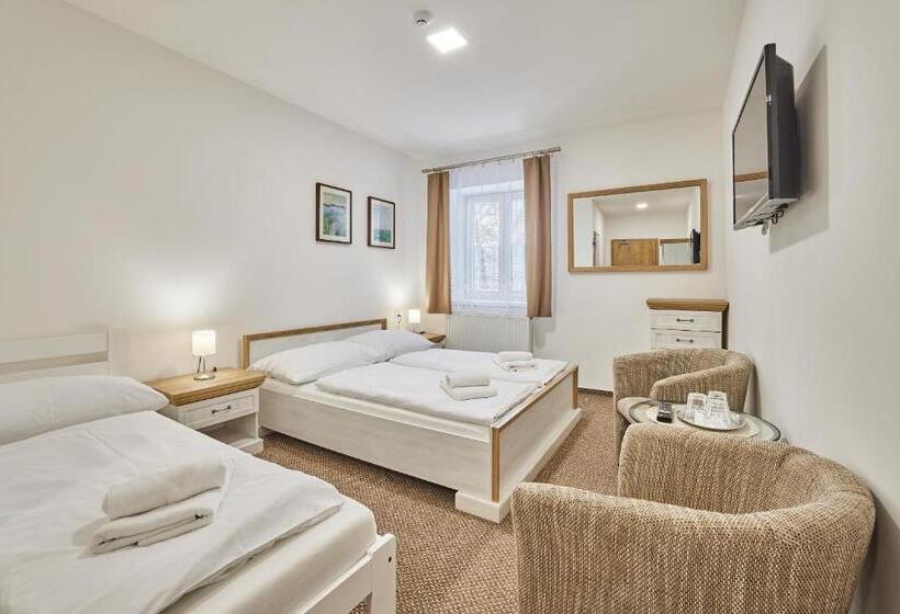 غرفة قياسية ثلاثية, Pension Varta