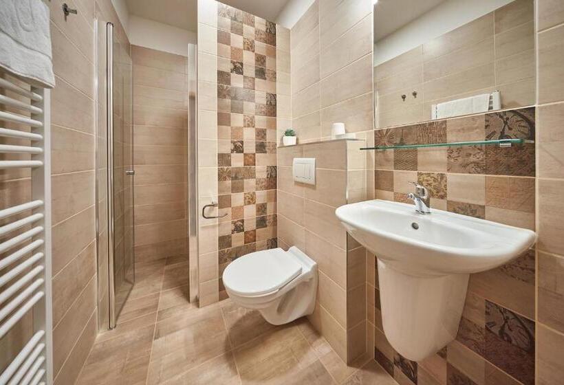 패밀리 스튜디오, Pension Varta