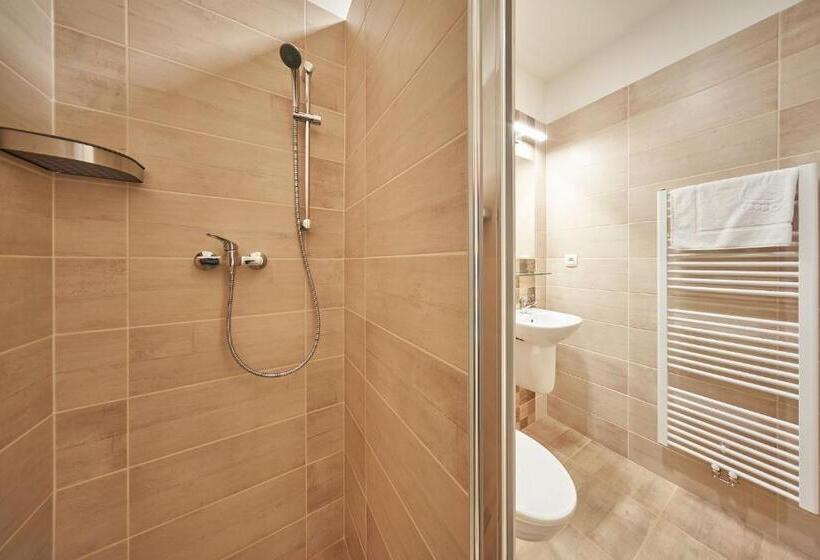 إستديو عائلى, Pension Varta