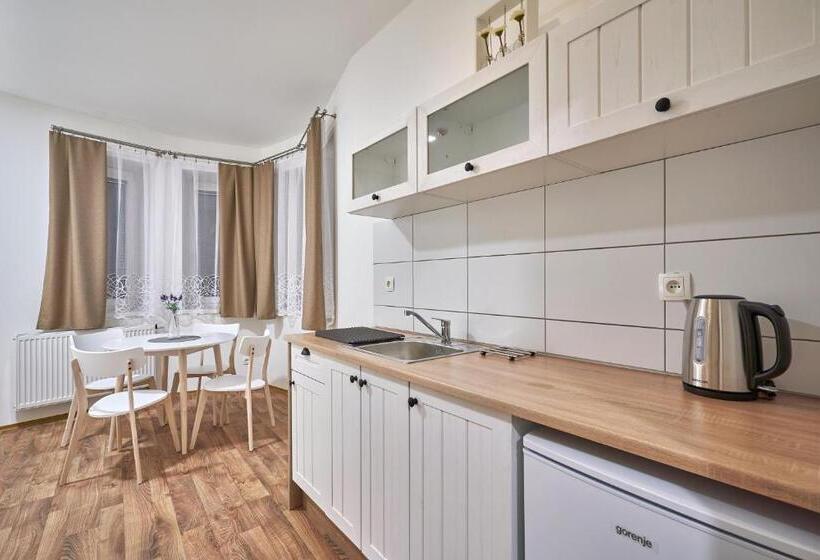 דירה בת חדר שינה 1 עם מרפסת, Pension Varta