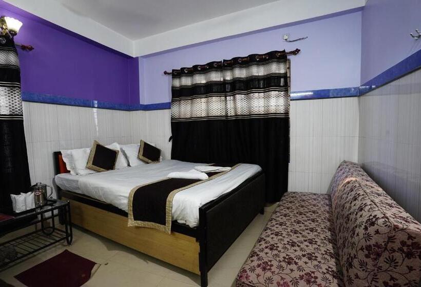 Klassiskt Fyrbäddsrum, Tirupati Lodge Njp