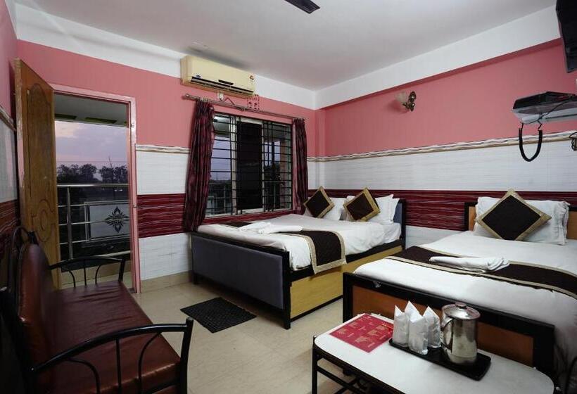 اتاق استاندارد سه نفره, Tirupati Lodge Njp