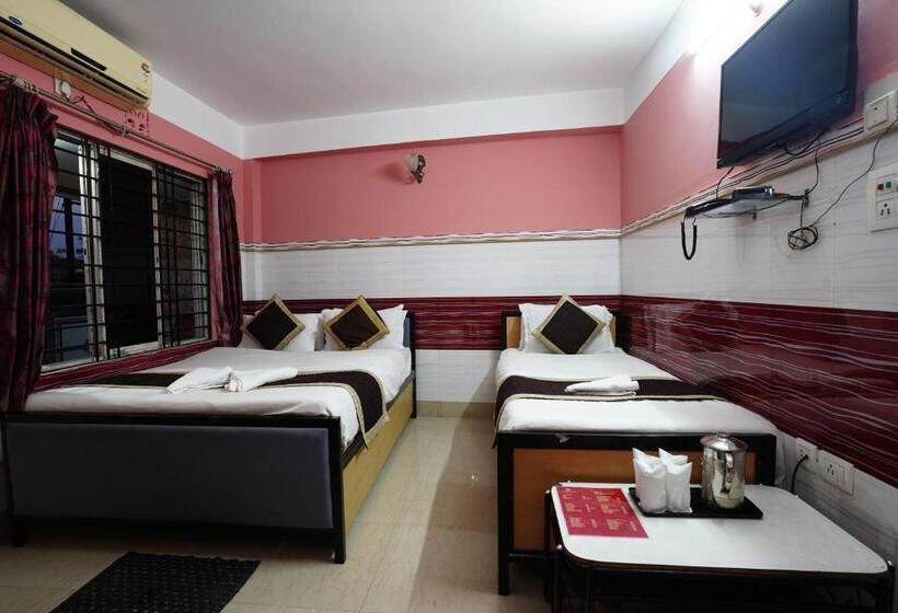 اتاق استاندارد سه نفره, Tirupati Lodge Njp