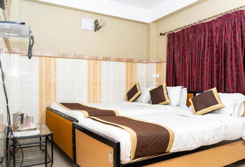 اتاق استاندارد سه نفره, Tirupati Lodge Njp