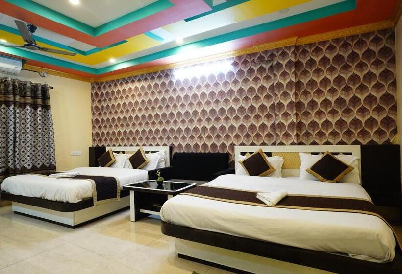 اتاق خانوادگی, Tirupati Lodge Njp