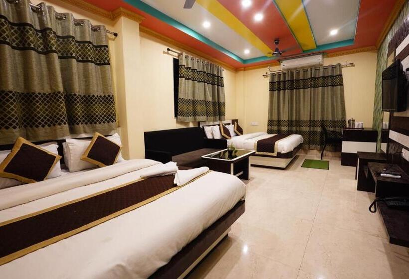 اتاق خانوادگی, Tirupati Lodge Njp