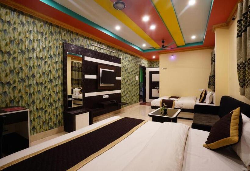 اتاق خانوادگی, Tirupati Lodge Njp