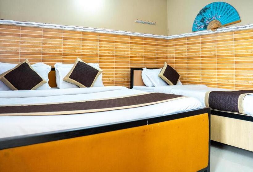 اتاق استاندارد سه نفره, Tirupati Lodge Njp