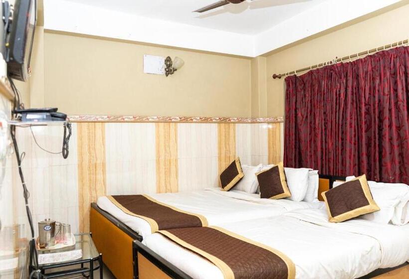 اتاق استاندارد سه نفره, Tirupati Lodge Njp