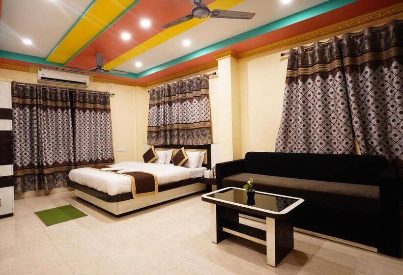 اتاق خانوادگی, Tirupati Lodge Njp