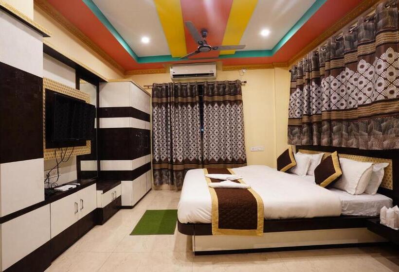 اتاق خانوادگی, Tirupati Lodge Njp