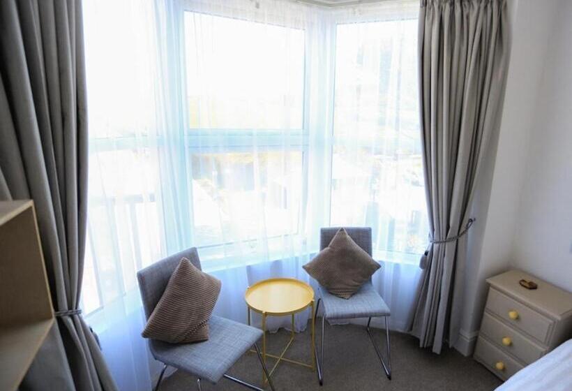 스탠다드 룸, The Smugglers Rest