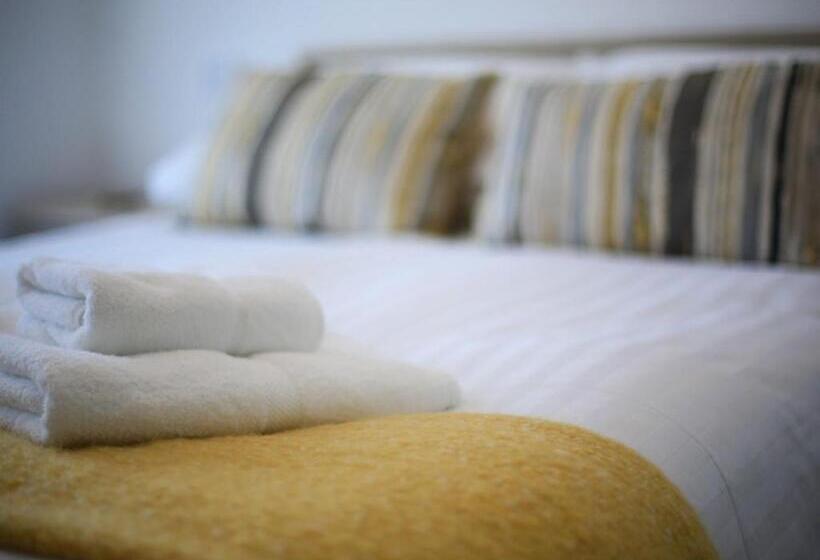 스탠다드 룸, The Smugglers Rest