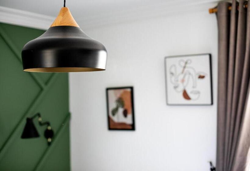 디럭스 룸, The Smugglers Rest