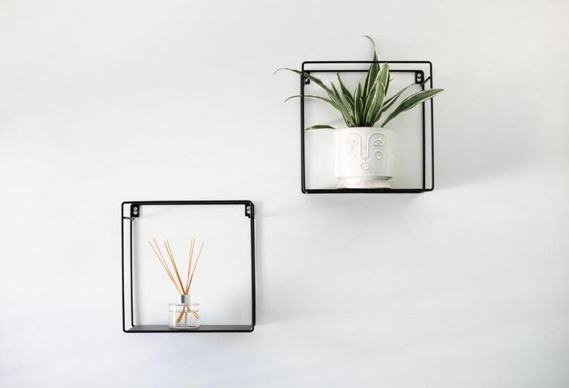 디럭스 룸, The Smugglers Rest