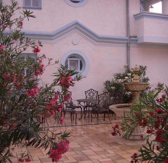 غرفة قياسية مزوَّدة بتراس, Csigaház Panzió