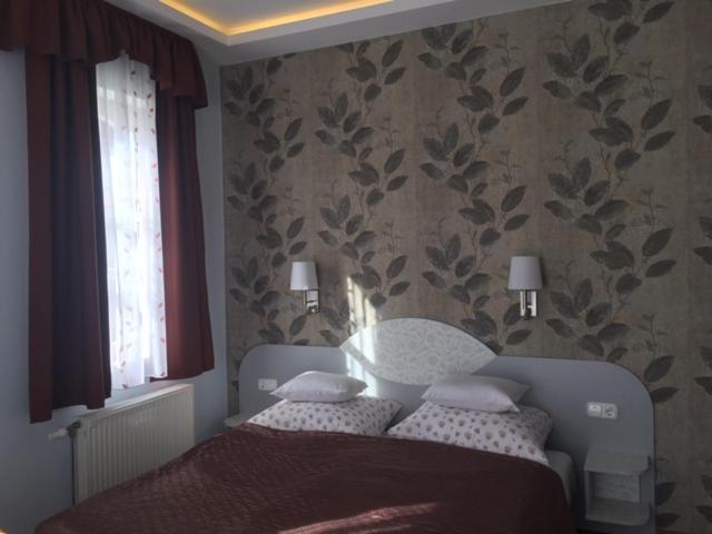 غرفة قياسية رباعية مزودة بشُرفة, Csigaház Panzió