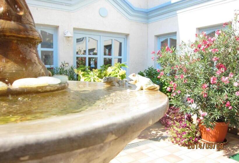 غرفة قياسية مزوَّدة بتراس, Csigaház Panzió