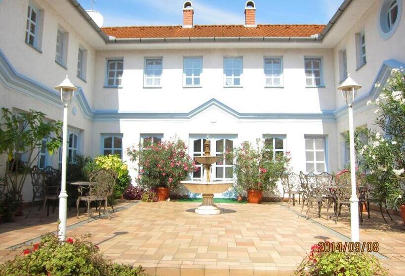 غرفة قياسية مزوَّدة بتراس, Csigaház Panzió