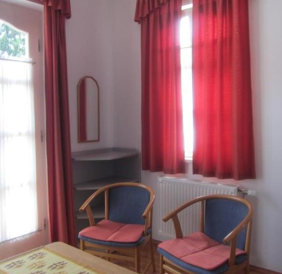 غرفة قياسية مزوَّدة بتراس, Csigaház Panzió