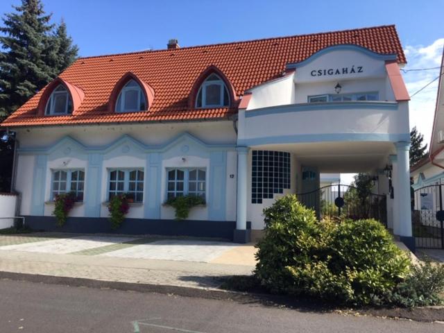Четырехместный Номер Стандарт с Балконом, Csigaház Panzió